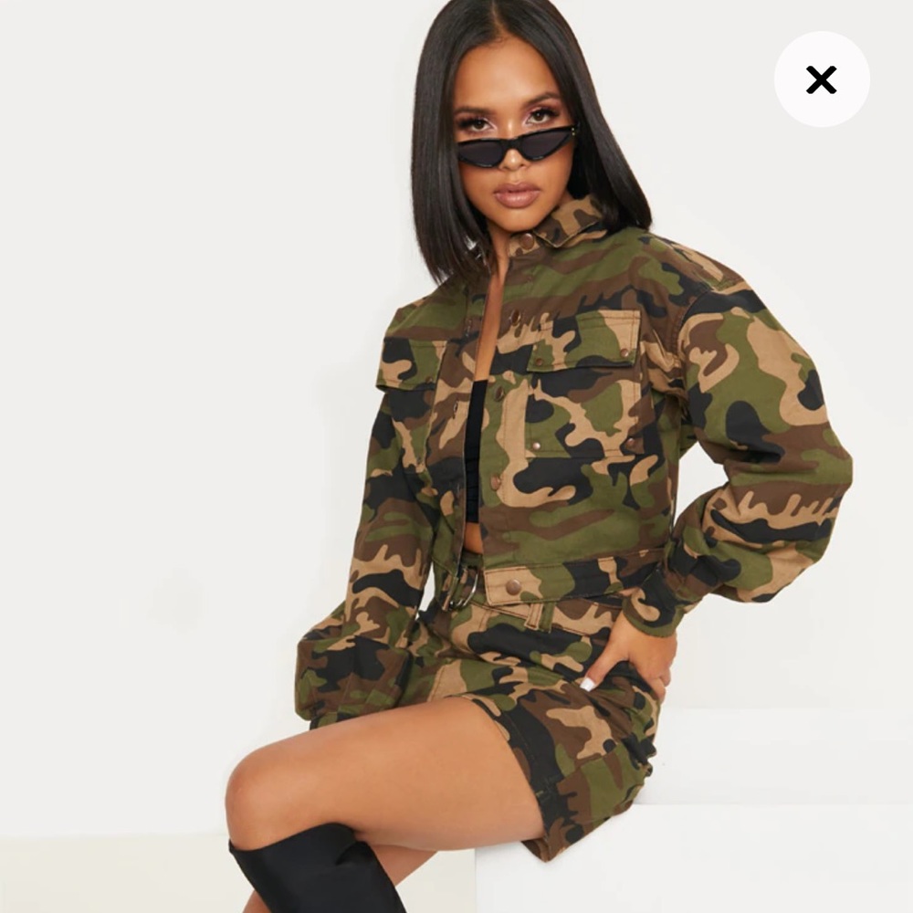 Prettylittlething Camo oversized Cropped Denim Jacket